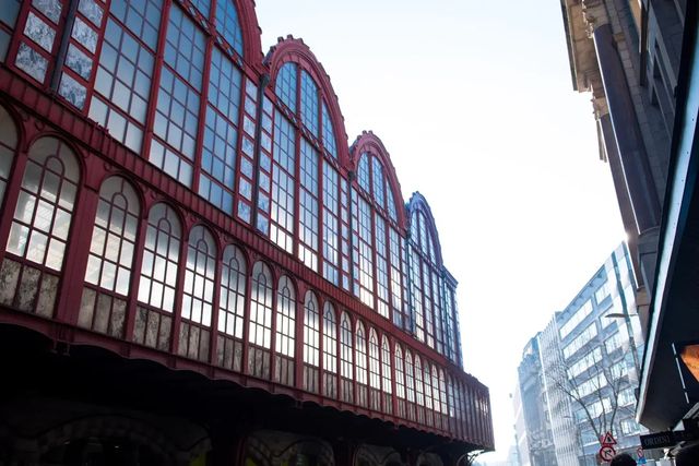 From grand arches to gleaming domes... · Antwerpen-Centraal railway station